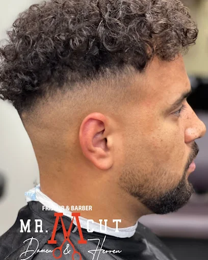 Herren Curly Fade mit sauberem Taper — MR CUT Sandhausen